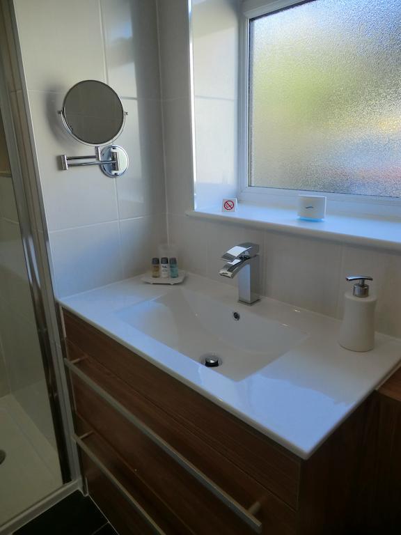 Coombe Dale Accommodation Lulsgate Bottom Номер фото