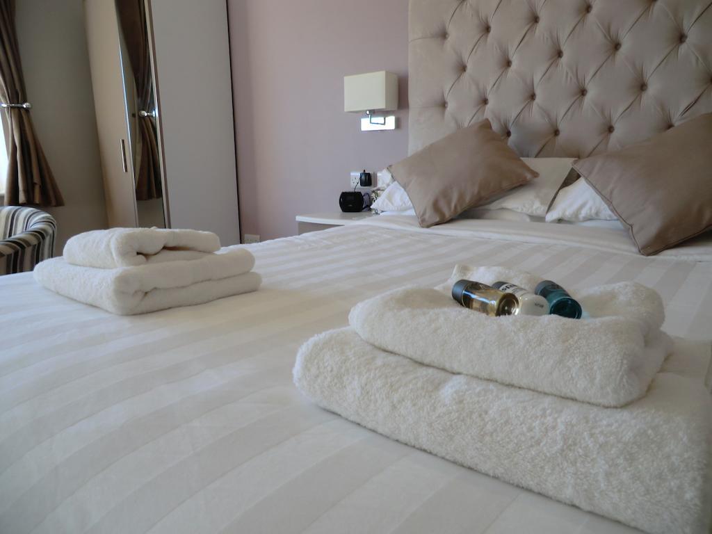 Coombe Dale Accommodation Lulsgate Bottom Номер фото